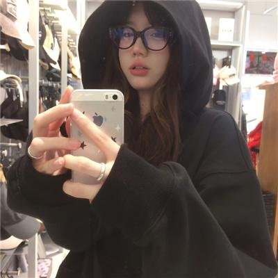 女导与强盗海报